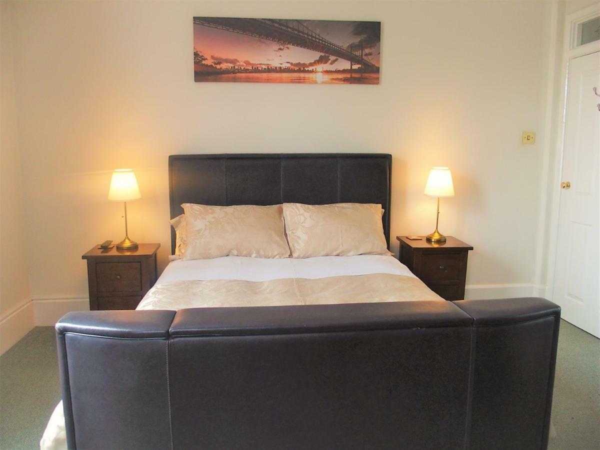 Telford House Bed and Breakfast Milton Keynes Exteriör bild
